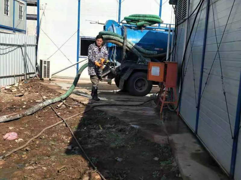 江南太阳城疏通下水道高压清洗管道堵气囊潜水打捞清理